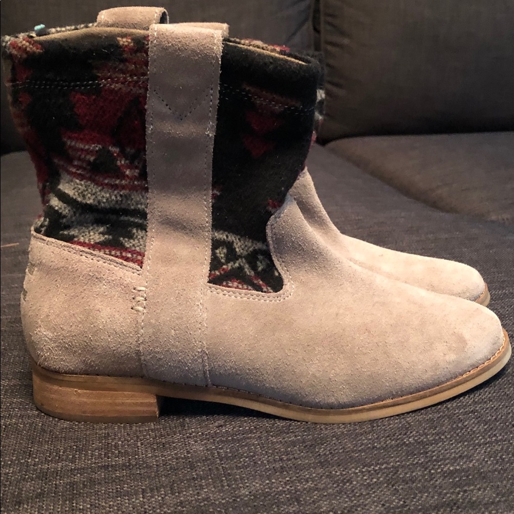 TOMS “Laurel” dessert suede Aztec print boots.